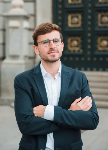 Our Financial Experts The Team  Member Solution. - 多多28